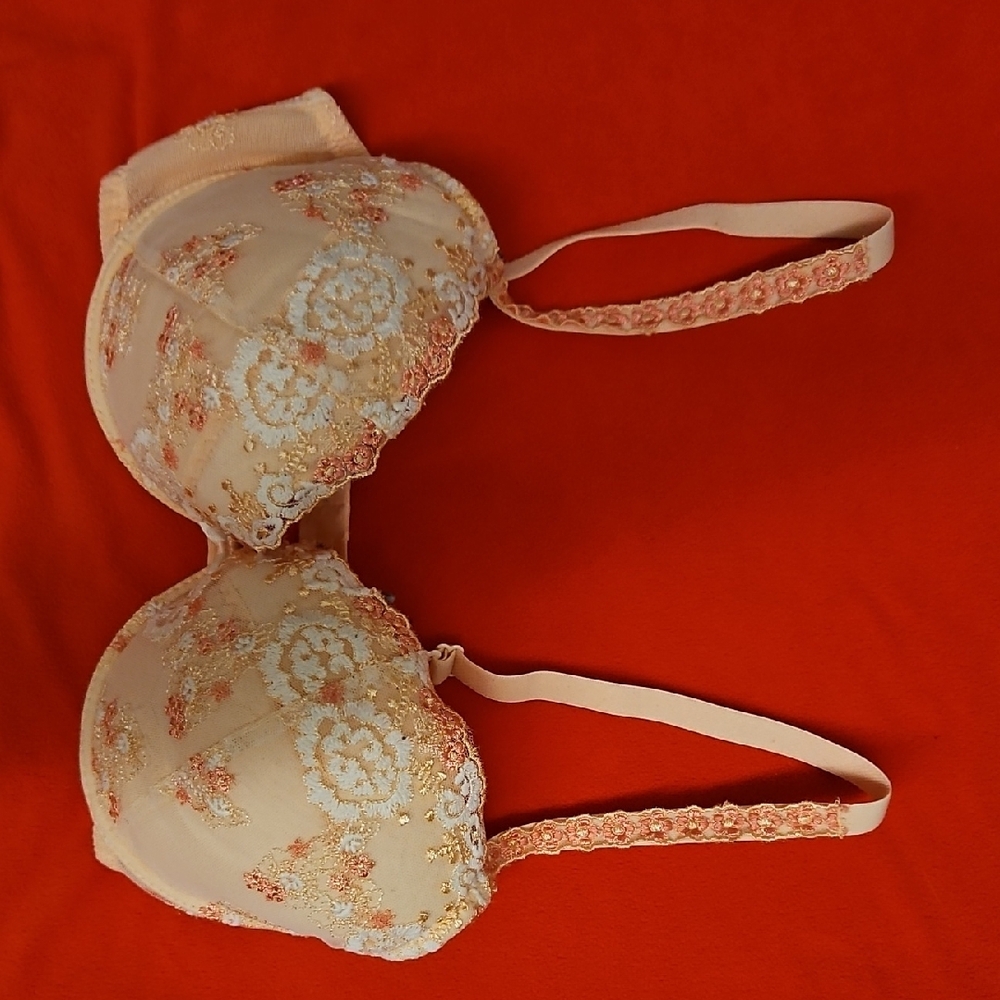 Cream Lace Bra with Floral Elegance